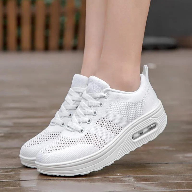 Support Sneakers: Layla